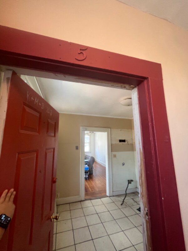Building Photo - 252 River Dr