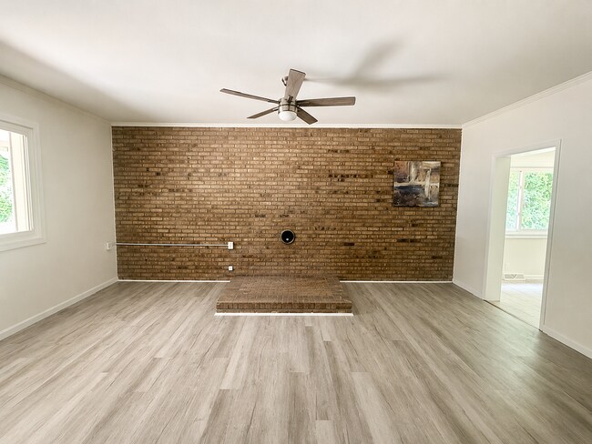 Foto del edificio - Two bedroom, 2 bath house in Burlington