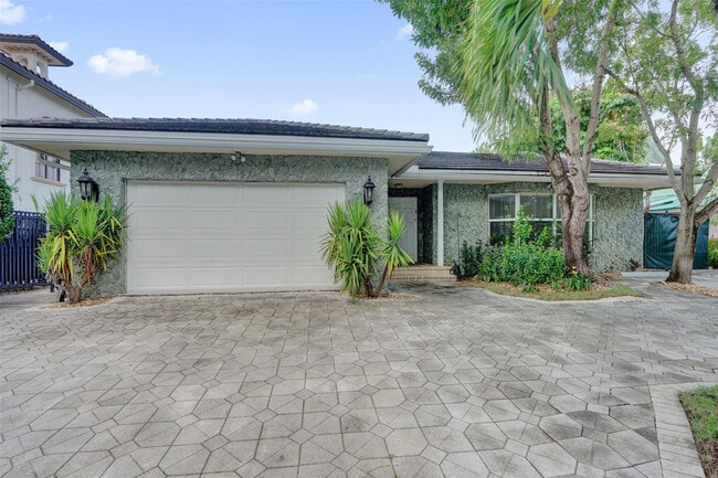 Building Photo - 2427 Sea Island Dr