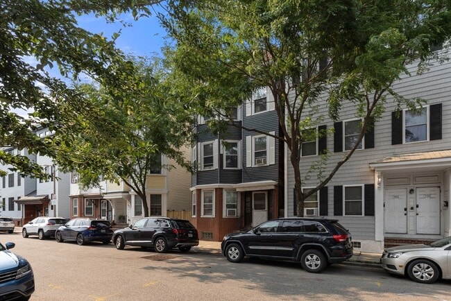 Building Photo - 592 E 3rd St