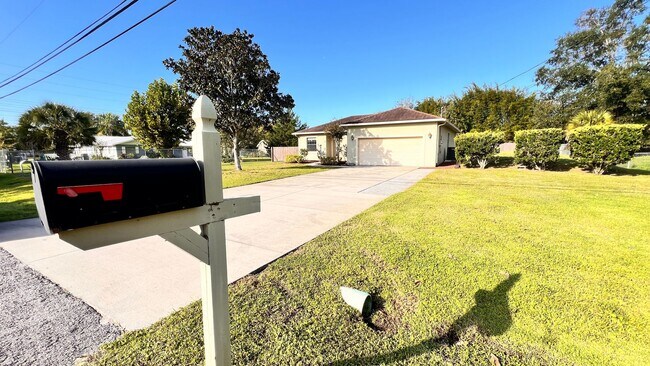 Foto del edificio - Charming Home in Sunny Slopes – Oviedo, FL