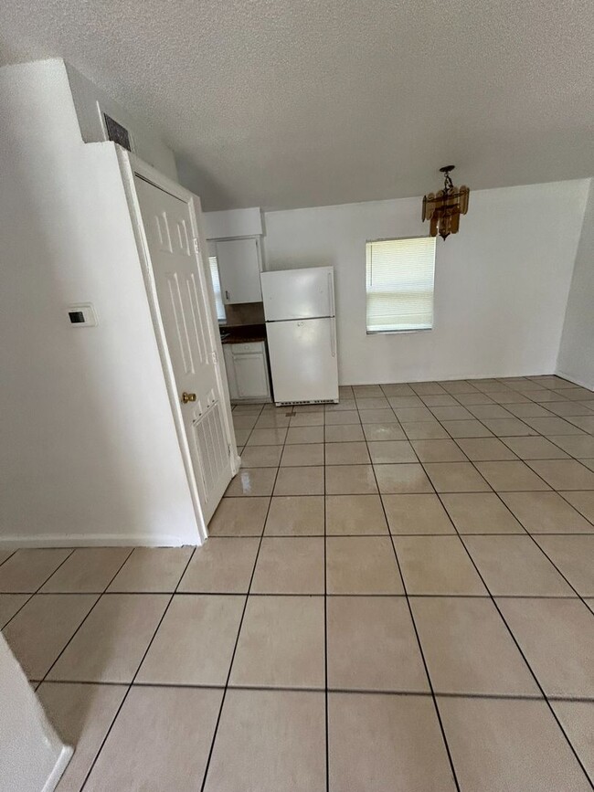 Foto del edificio - Charming 2-Bedroom Home in Quiet Eustis Ne...