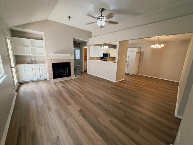 Foto del edificio - 840 Topaz Ln
