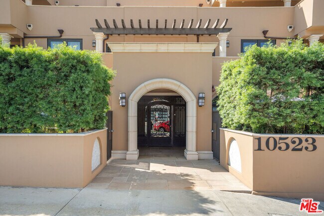 Foto del edificio - 10523 Ashton Ave