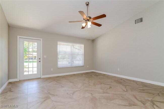 Foto del edificio - 2780 W Price Blvd