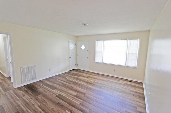 Foto del edificio - 401 Windridge Dr