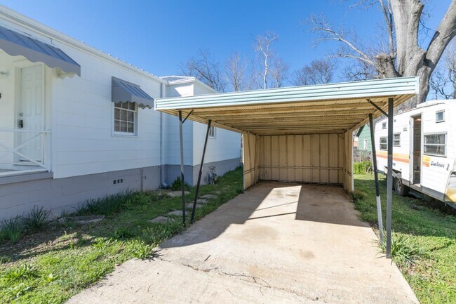 Foto del edificio - Charming 3BR/1.5BA in Sought-After Pleasan...
