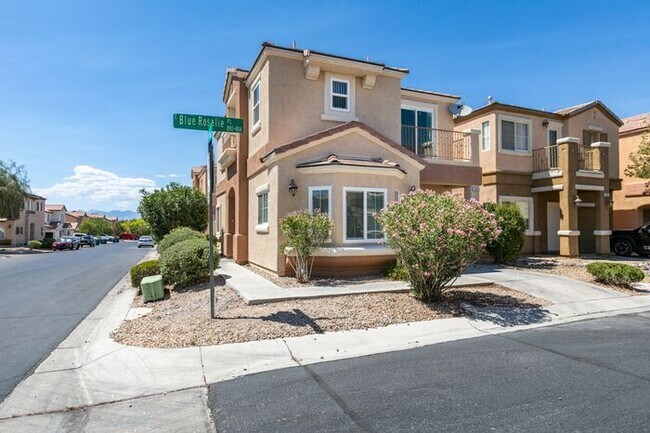 Foto del edificio - Bright & Airy 3-Bedroom Home with Private Balcony & Open Flow Living * COMING SOON *