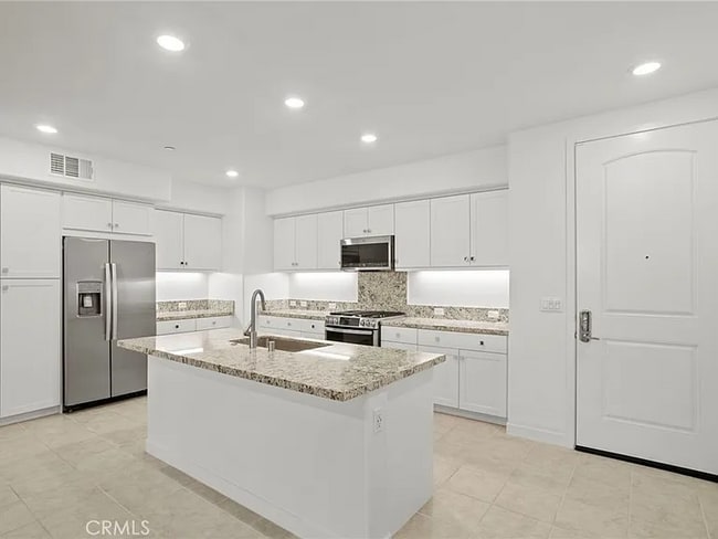 Building Photo - Comfortable Living in a Desirable Area