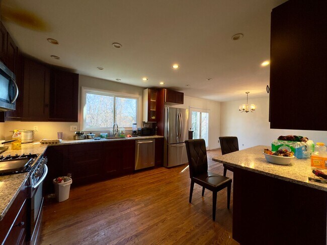 Building Photo - Charming 3Bed/2.5Bath in Catonsville