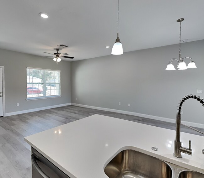 Foto del edificio - 8512 N Merrimac Way
