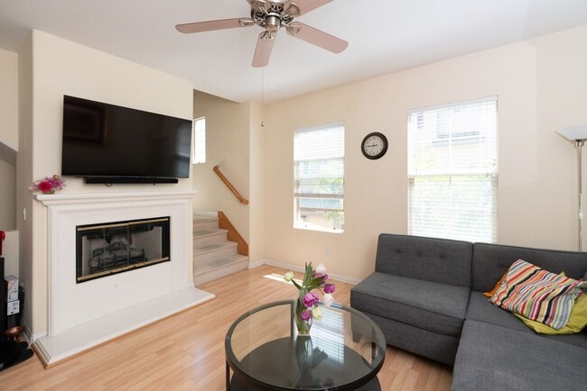 Building Photo - 3 Bedroom Townhome in the Escala Community of Mission Valley