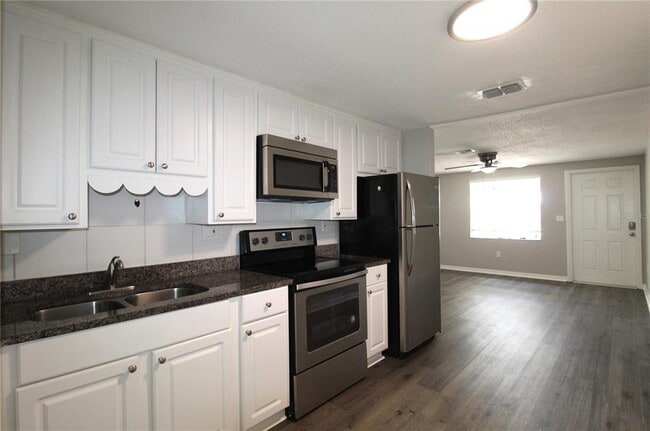 Foto del edificio - 350 Elmstreet Ct