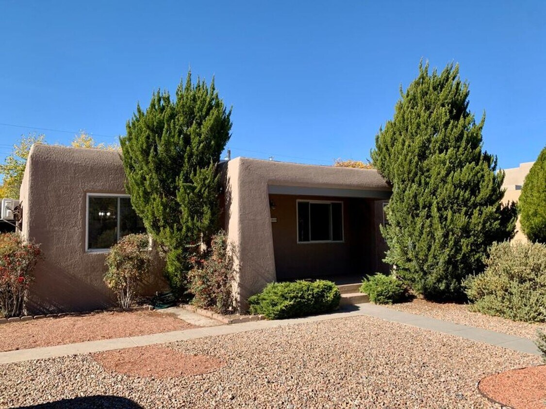Foto principal - Recently renovated Three Bedroom, One bath...