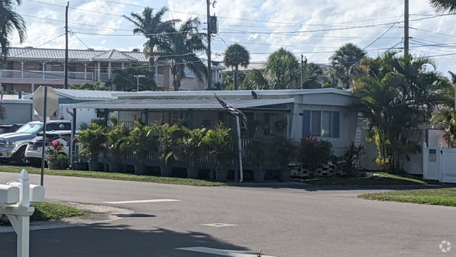 Building Photo - 2601 Gulf Dr N