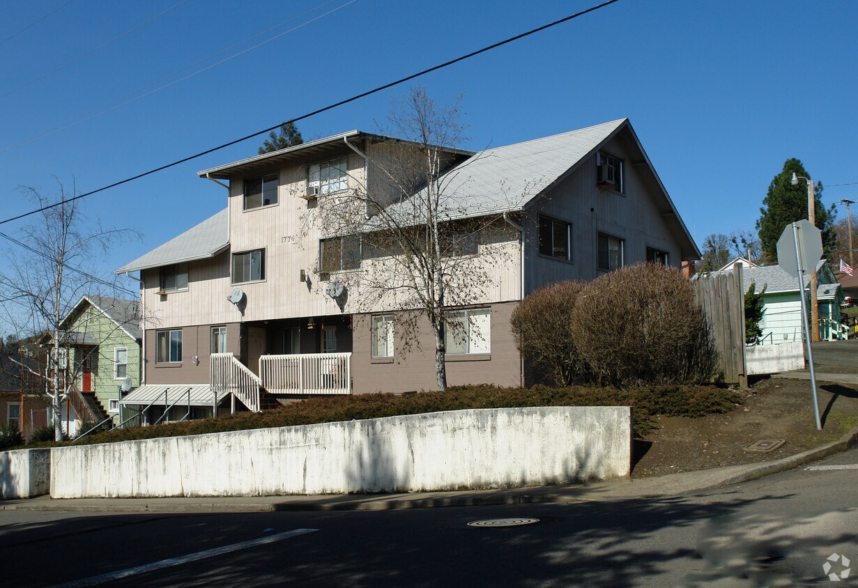 1774 NE Klamath Ave, Roseburg, OR 97470 Apartments in Roseburg, OR