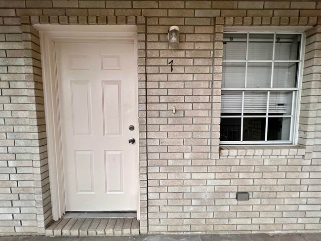 Foto del edificio - 216 E Cherry Ln