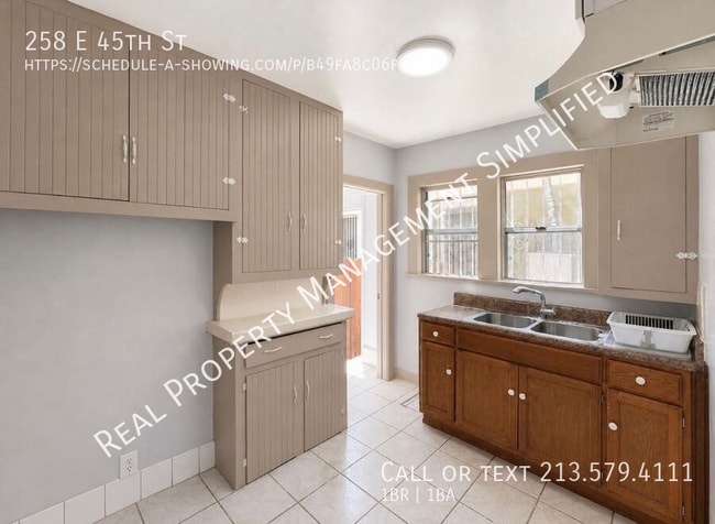 Building Photo - 258 E 45th St