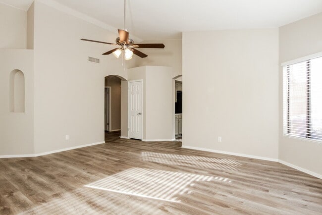 Building Photo - 10905 W Poinsettia Dr