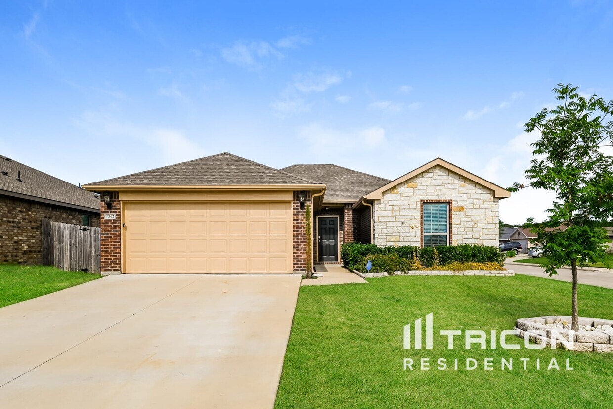 Foto principal - 1662 Pompano Beach Dr