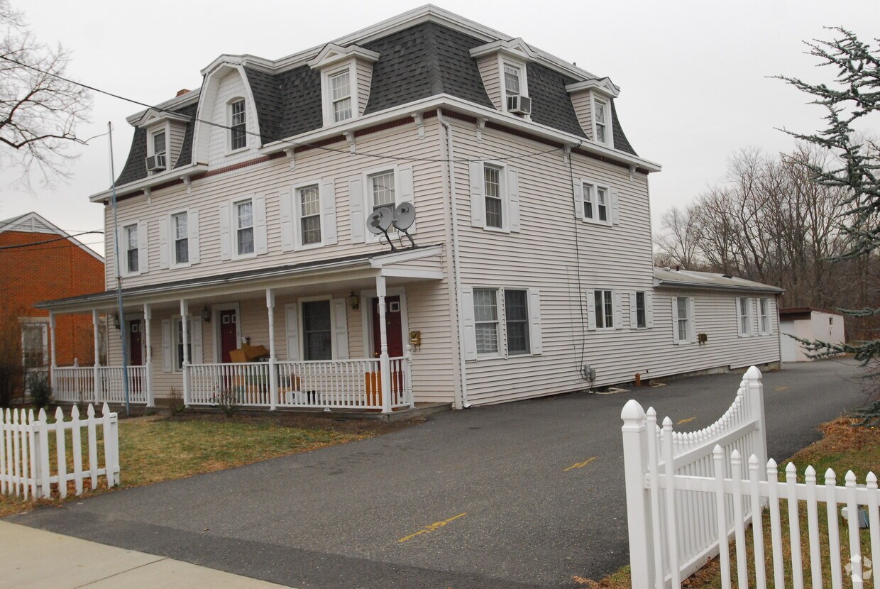 Foto principal - 19-21 E Railroad Ave