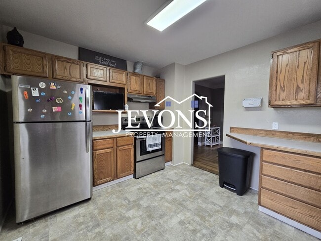 Building Photo - 2-bedroom home near Yakima Valley College ...