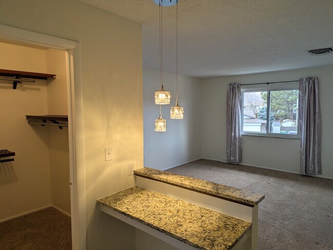 Foto del edificio - 582 S Everett Ct