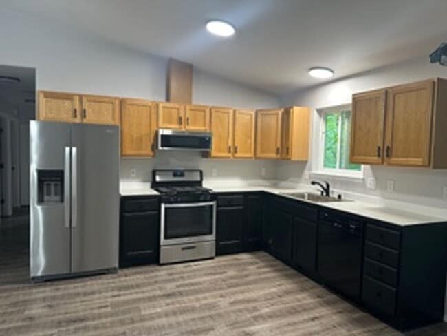 Building Photo - 3 BEDROOM | 1 BATHROOM | 2 CAR GARAGE | 2 ...