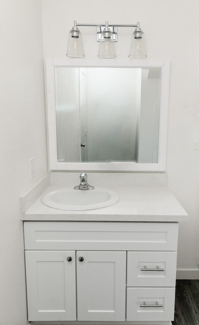 Downstairs Bathroom - 1170 Melton Dr