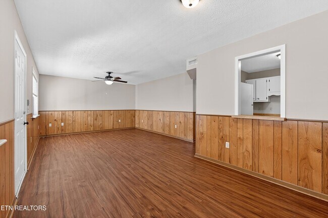 Foto del edificio - 1426 Mountain Ranch Rd