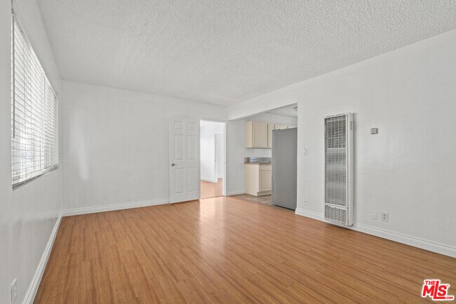 Foto del edificio - 616 Vernon Ave