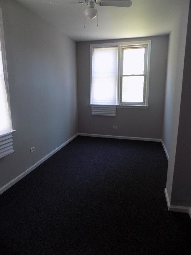 Building Photo - 5 bedroom in Chicago IL 60619