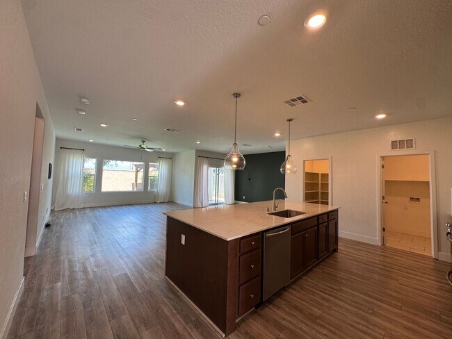 Foto del edificio - 601 Wishon Ave W