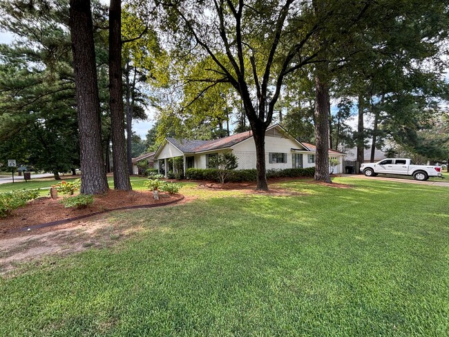 Building Photo - ELLERBE ROAD ESTATES BEAUTY