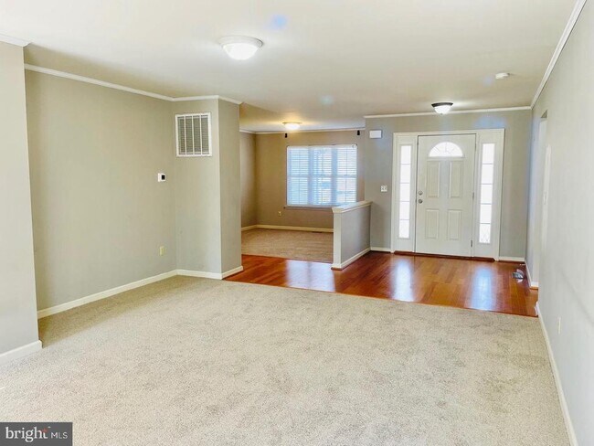 Foto del edificio - 711 Yorktown Blvd