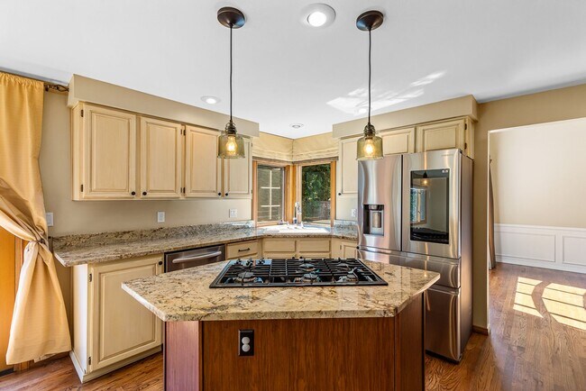 Building Photo - Sammamish 3 bed 2.5 bath