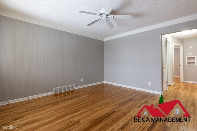 Building Photo - 3 br, 1 bath House - 725 Mayflower Ave