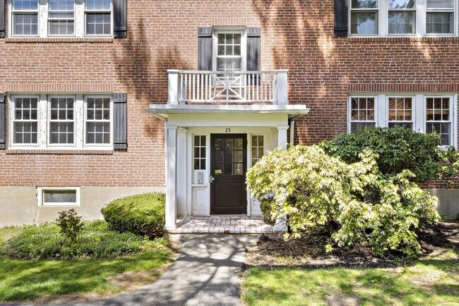 Foto del edificio - 23 Hammond Pond Pkwy