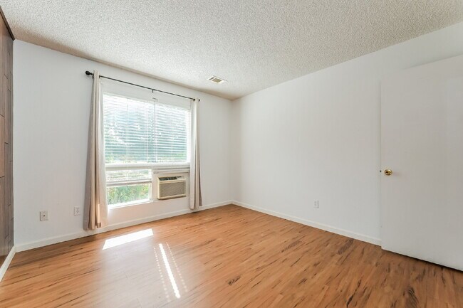 Foto del edificio - Cozy Garden-Level Condo with Park Views