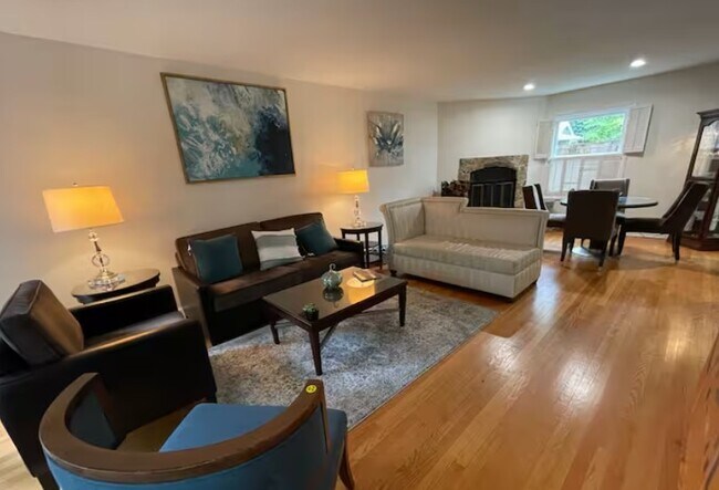 Foto del edificio - 774 Green Bay Rd