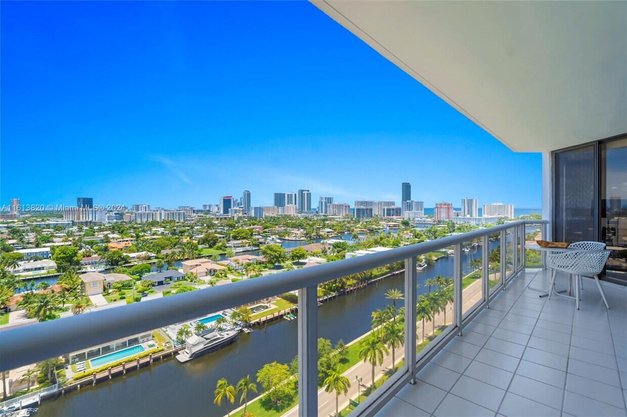 Foto principal - 3598 Yacht Club Dr