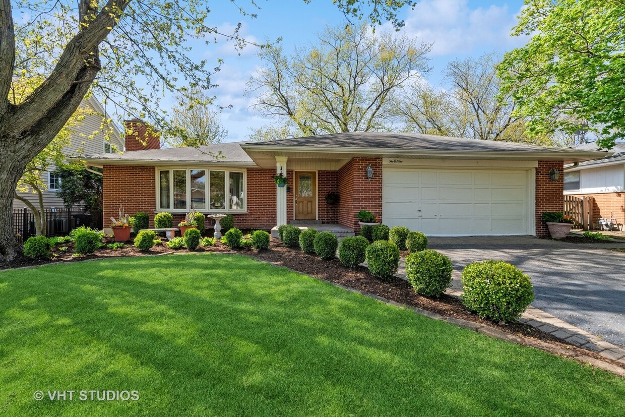 209 W Sturtz St, Barrington, IL 60010 House Rental in Barrington, IL