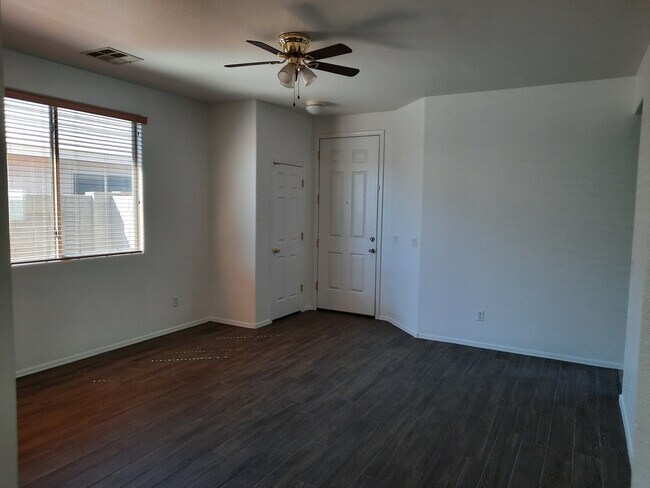 Foto del edificio - 2197 W Gold Dust Ave