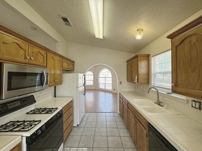 Building Photo - 10411 San Gregorio Dr NW