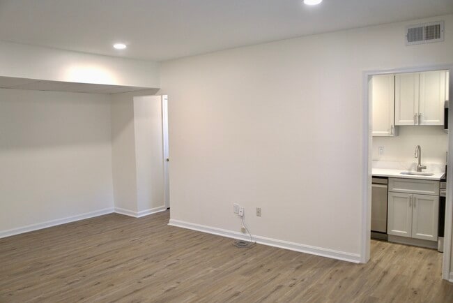 Foto del edificio - 1728 N Rhodes St