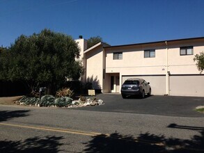 Building Photo - 15 Vía Contenta