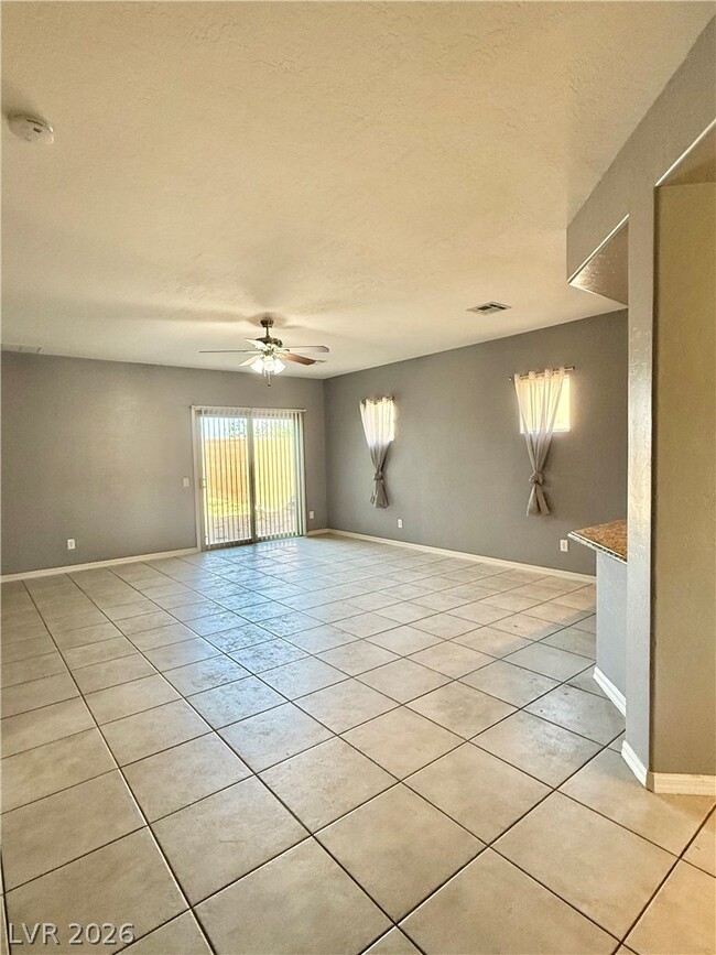 Building Photo - 3989 Spanish Barb St