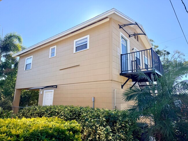 Vista trasera - 4126 35th Ave N