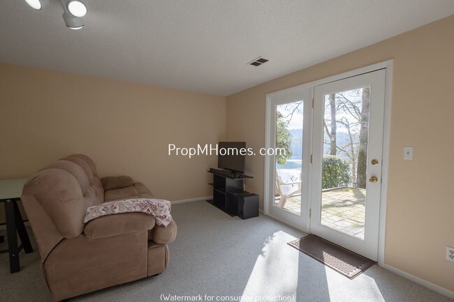 Foto del edificio - 2100 Summit Dr