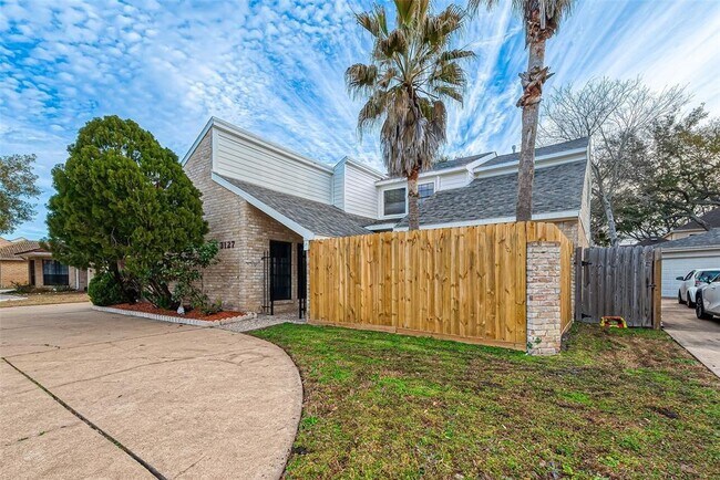 Building Photo - 3127 Ashfield Dr